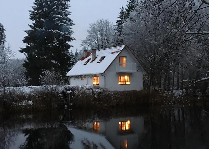 River Villa, 20 Min By Train To Old Town, Big Yard